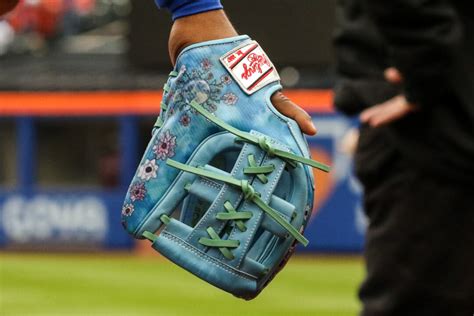 lindor gucci glove price|francisco Lindor glove pattern.